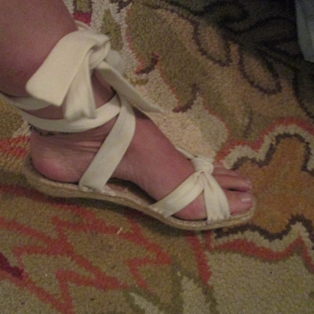 DKNY Tie Up Espadrilles Off White Size 9 VERY COOL